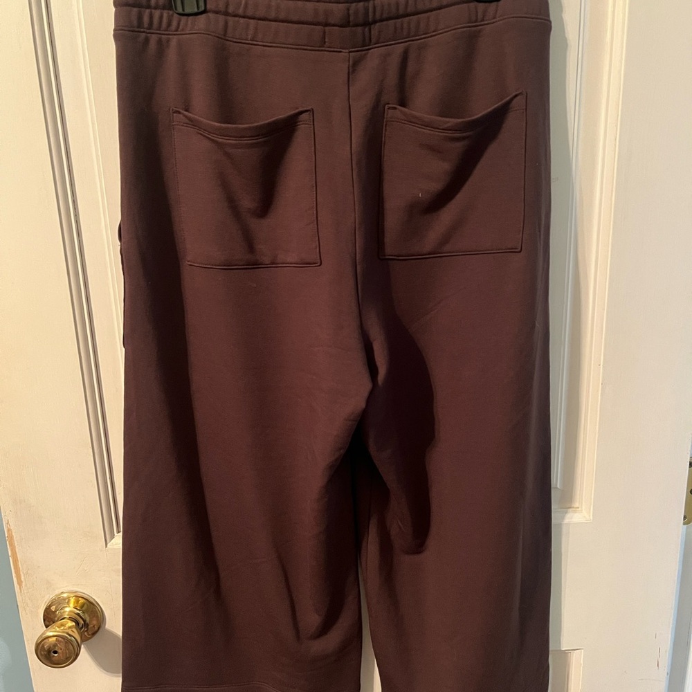 SOLD!!!
🍇 NWT Quince SuperSoft Fleece Cropped Wide Leg Pants - Picture 9 of 9